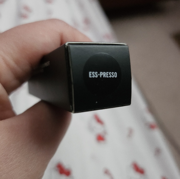 BNIB MAC RETRO MATTE LIQUID LIP COLOR ESS-PRESSO $34 - Picture 2 of 4